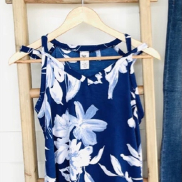 SET A DIFFERENT TONE BLUE FLORAL TANK TOP - NWOT - Picture 2 of 7
